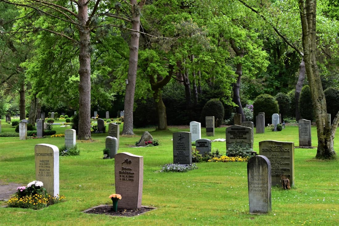 Monument funeraire simple en granit